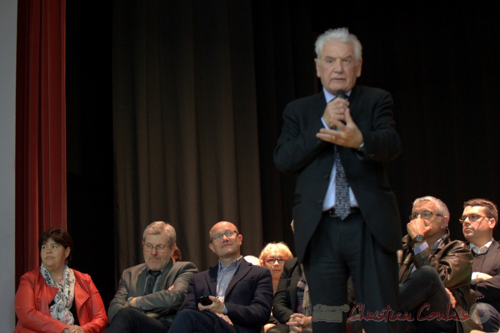 Regard de Jean-Luc Gleyze, futur Président du Conseil départemental à la place de Philippe Madrelle. Meeting "Majorité départementale" aux élections départementales de la Gironde, Blasimon, 9 mars 2015