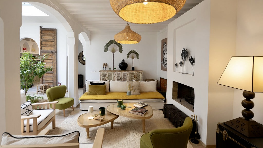 Location Riad Marrakech 6 chambres pour 12 personnes partir de 925€ la nuit · Bassin chauffé · Rooftop · Personnel inclus