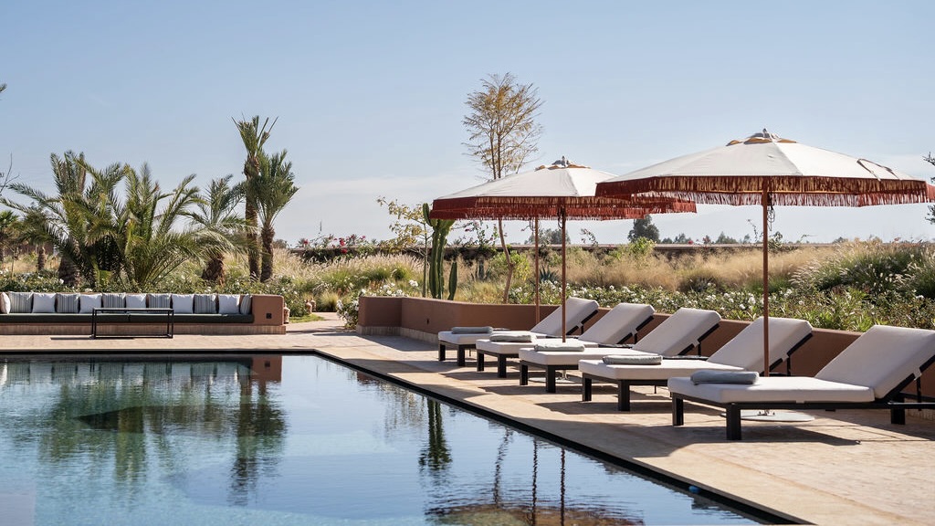 Location Villa 7 chambres à Marrakech à partir de 1650€ la nuit · Piscine chauffée · Tennis privé · Personnel inclus