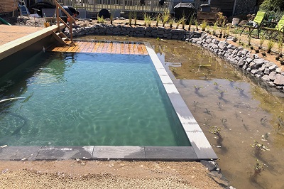 Schwimmbadbau / Teichbau mit Schalungssteinen