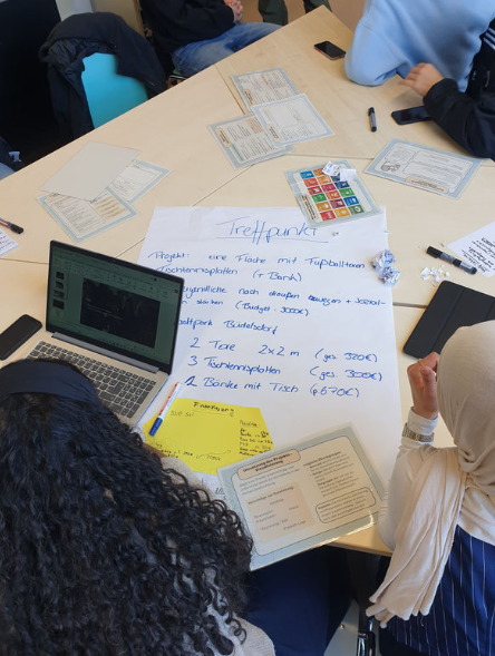 Am 2. April erlebte das WiPo-/Geo-Profil des E-Jahrgangs Demokratie live im demokratie:werk – mit eigenen Ideen, Pitches & Planspielen.