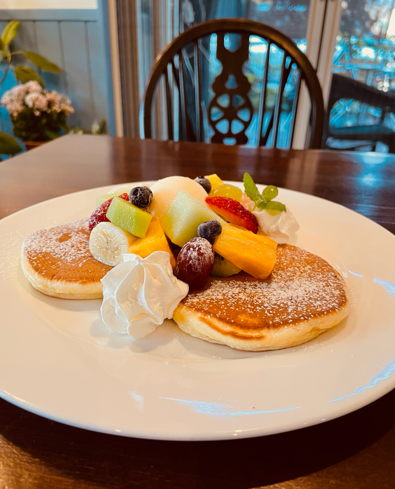🆕メニュー季節限定　トロピカルなフルーツのパンケーキ