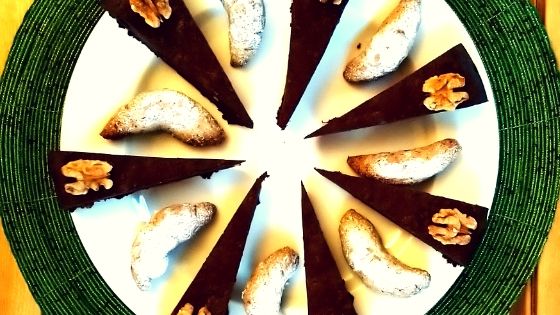 Foto von Vanillekipferl und Brownies