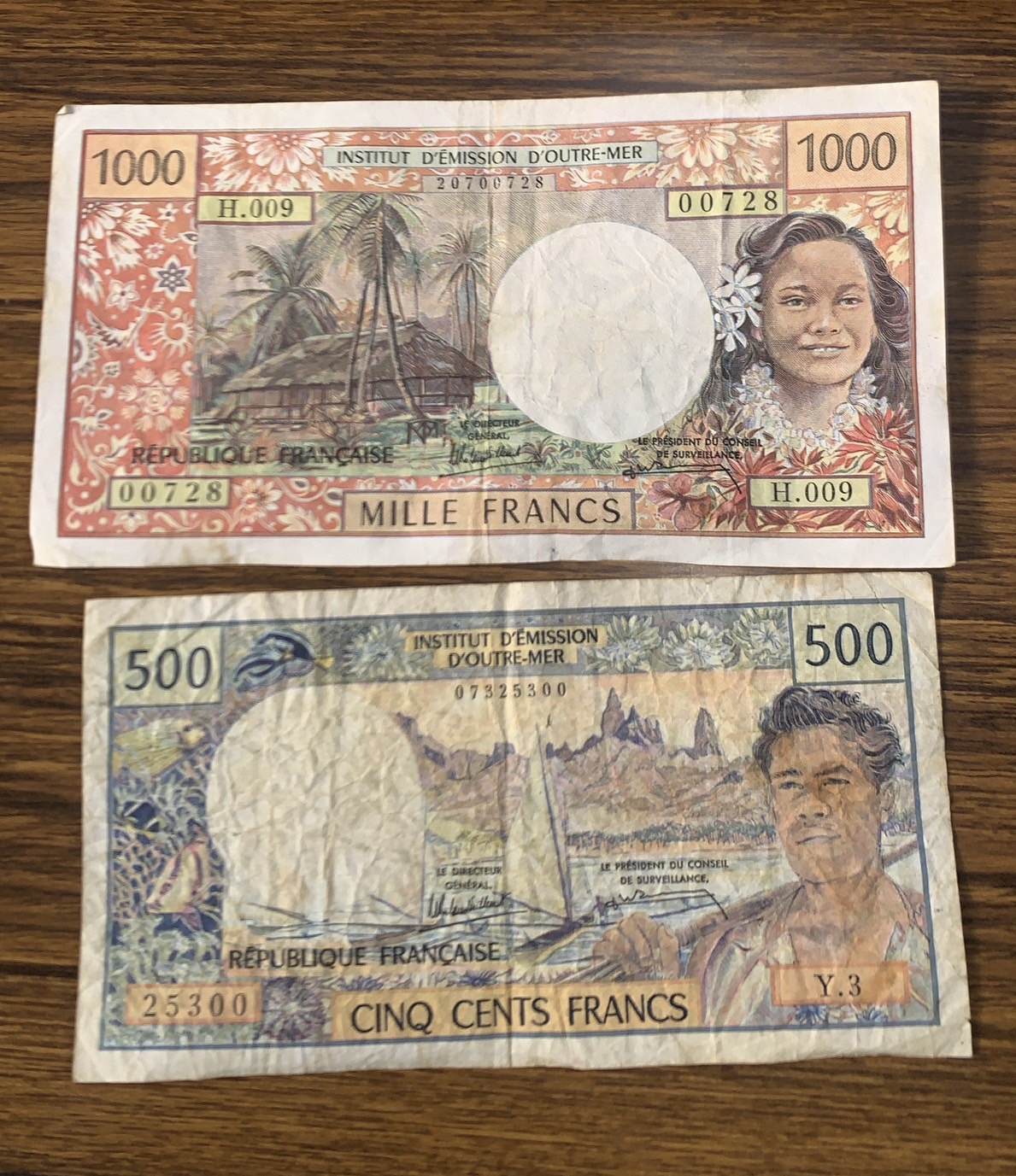 パシフィックフラン旧紙幣の両替は当店だけ！？
