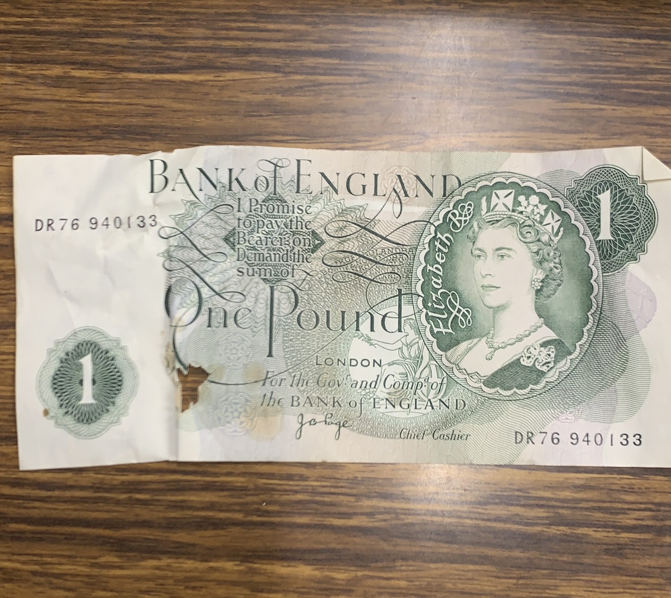 イギリスポンド旧紙幣は破れてても両替OK