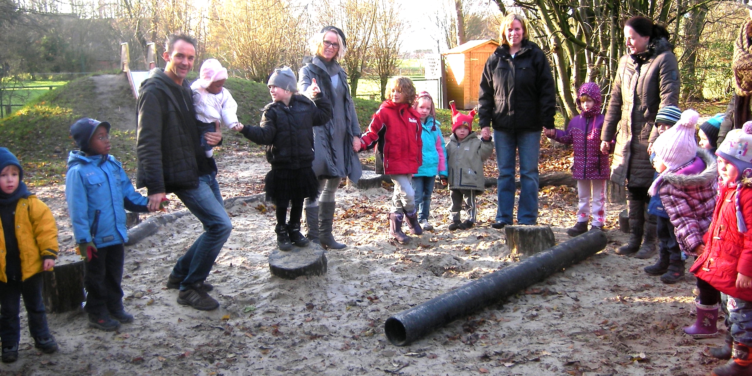 Hand in Hand im Bewegungskindergarten Scholen