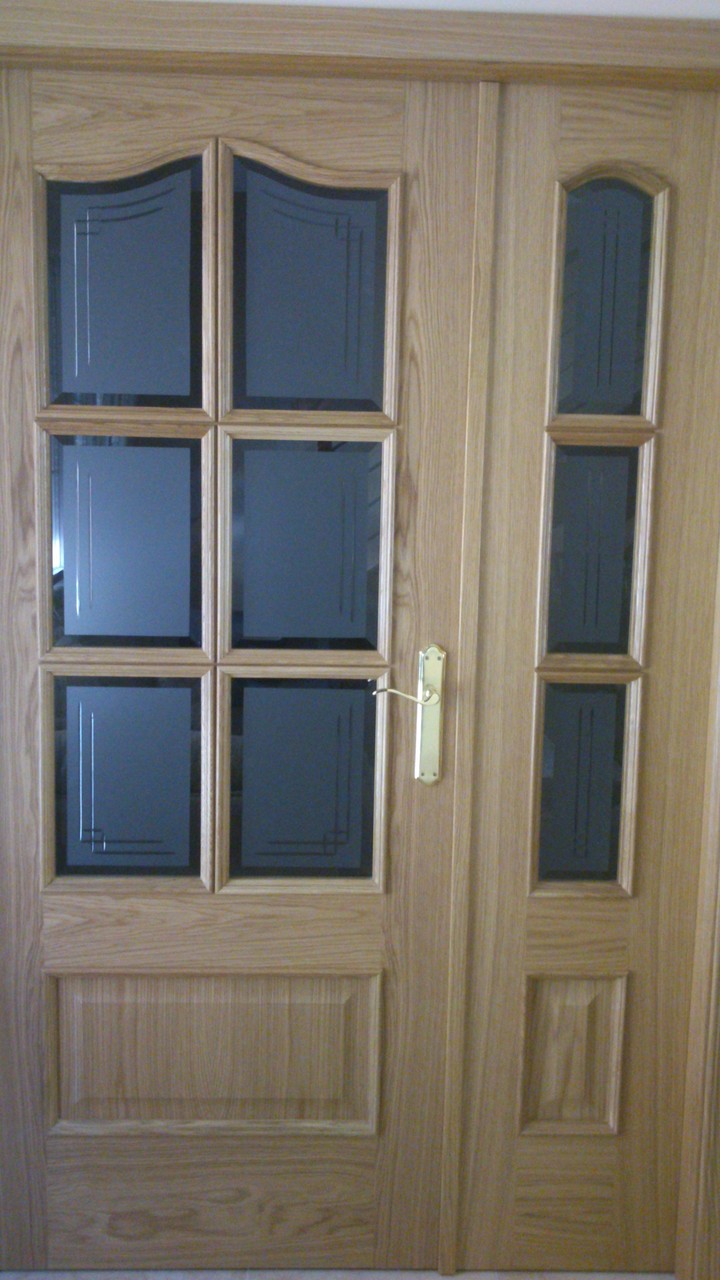 Vidrio satenlux con bisel y talla de puerta interior