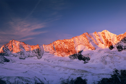 Hochfeiler Nordwand in den Zillertaler Alpen im Morgenlicht, Tirol