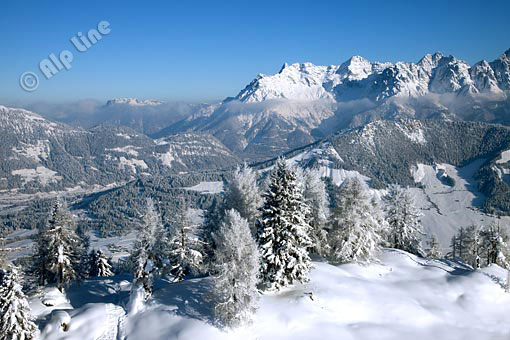 Die Loferer Steinberge und Buchensteinwand mit bei Fieberbrunn, Pillerseetal, Tirol