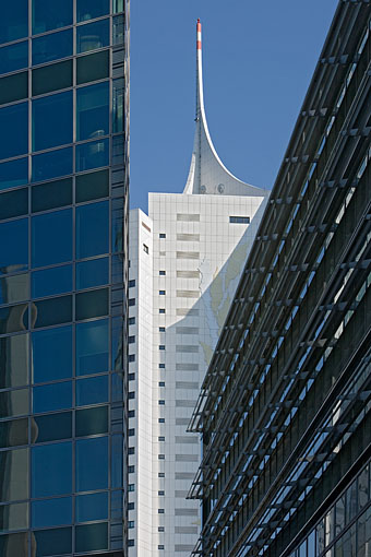 Der Milleniumstower in der Donaucity, Wien