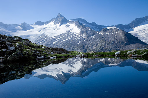 Tirol, Region Zillertal; Der Schwarzsee gegen die Hornspitzen im Zillertaler Hauptkamm,