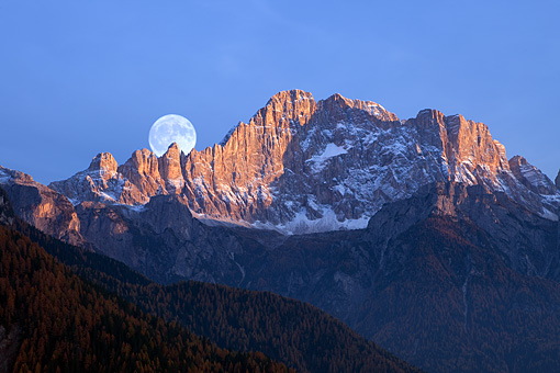 Italien, Südtirol, Dolomiten: Die Civetta bei Alleghe (Cordevole-Tal) vom Passo Valparolo