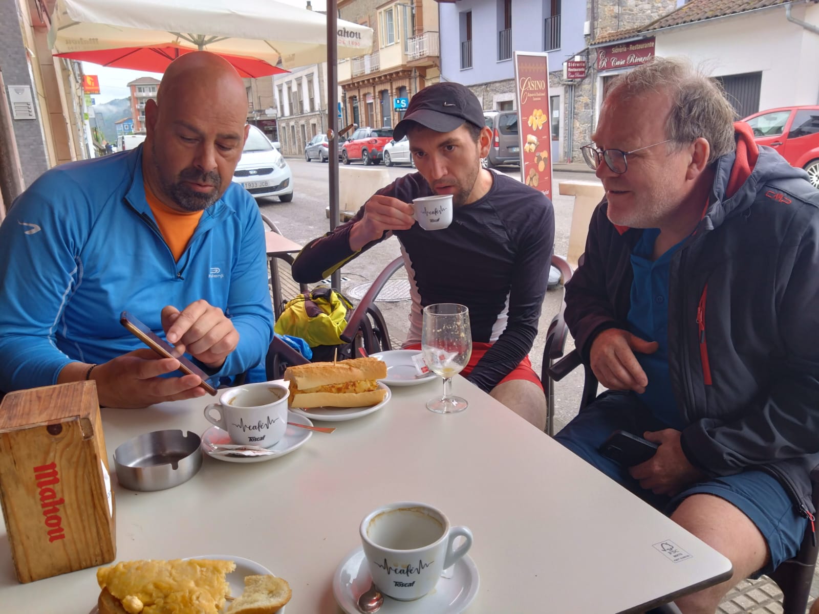 Was ist der beste Weg? Emanuel, Andrea, Bernd