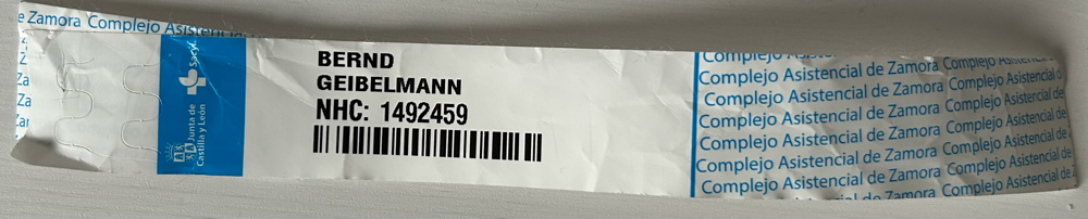 Im Hospital gibts Armbändchen anstatt einem Pilgerstempel