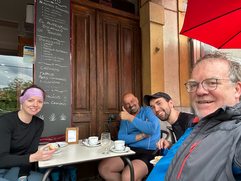 Pilgertreff: Ella, Emanuel, Andrea, Bernd