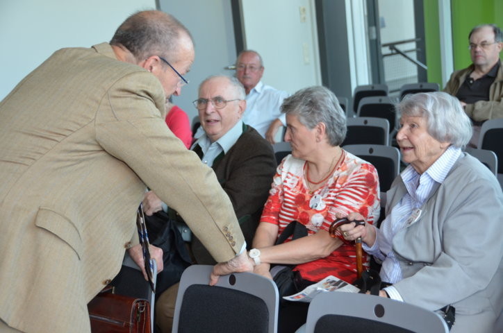 Dr. Martin Bachstein im Gespräch mit Frau Olga Sippl, der Ehrenvorsitzenden der Seliger-Gemeinde