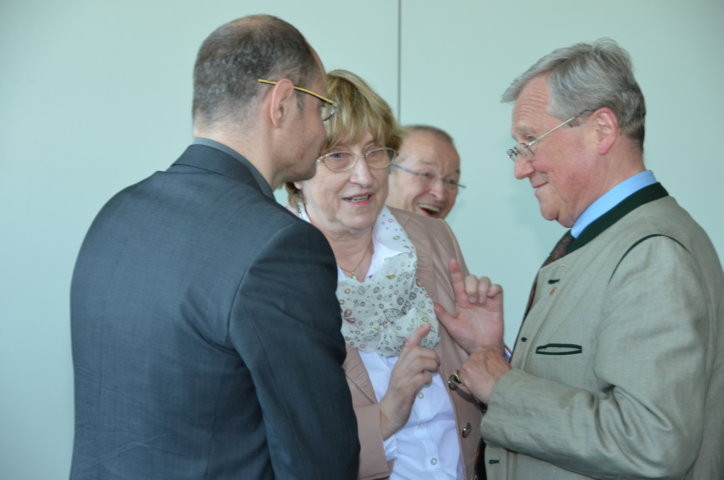 Dr. Martin Bachstein im Gespräch mit Herrn Dr. Mirek Němec, Universität Aussig/Elbe und Dr. Helmut Eikam, dem Bundesvorsitzenden der Seliger-Gemeinde 