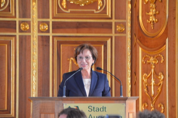 Staaatsministerin Emilia Müller