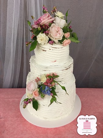 Tarta de boda vintage en Murcia. Tarta de boda con flores naturales. Tarta de boda original.