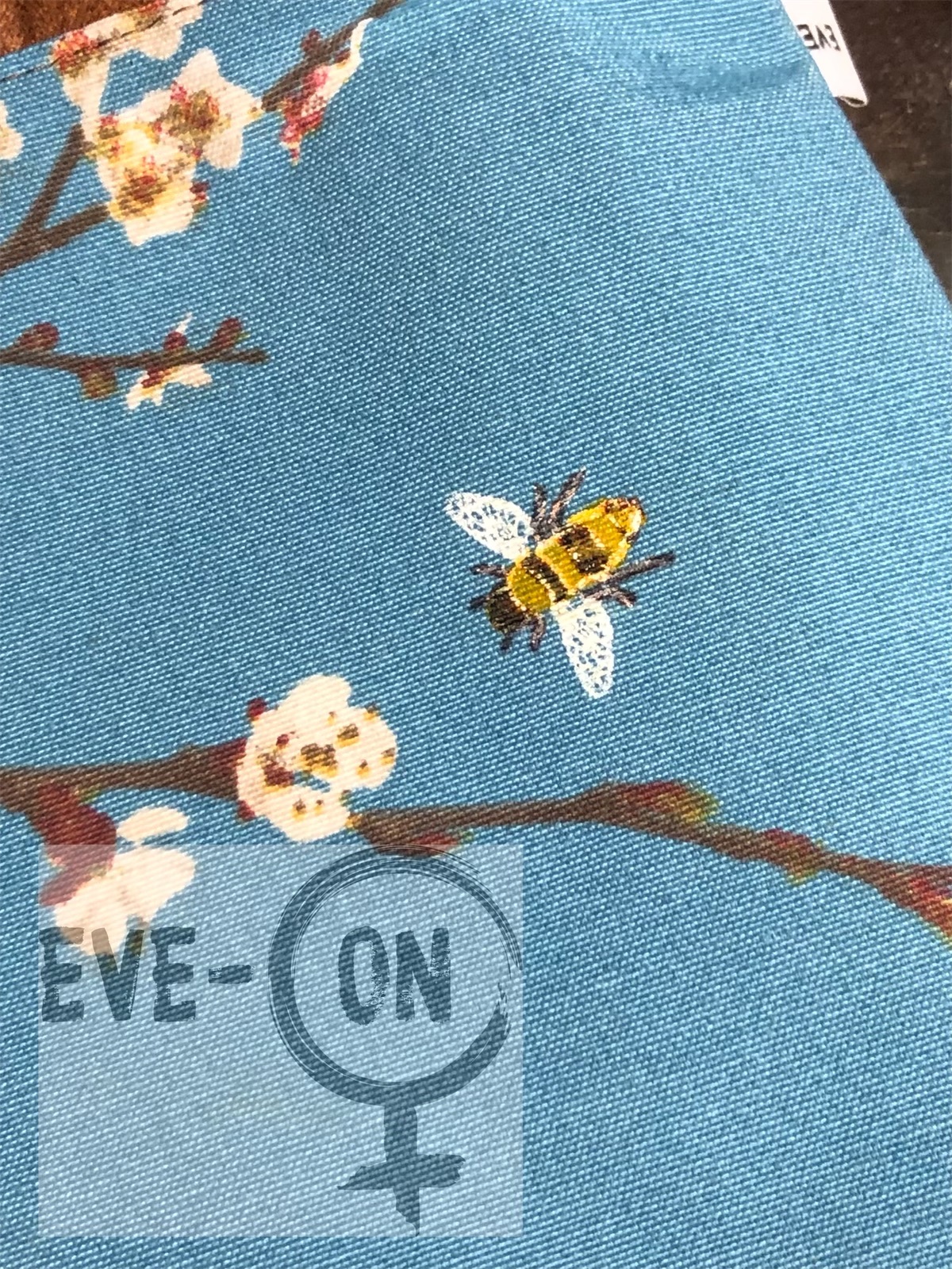 5032 Kirschzweige und Bienen handbedruckt CHF 85.00
