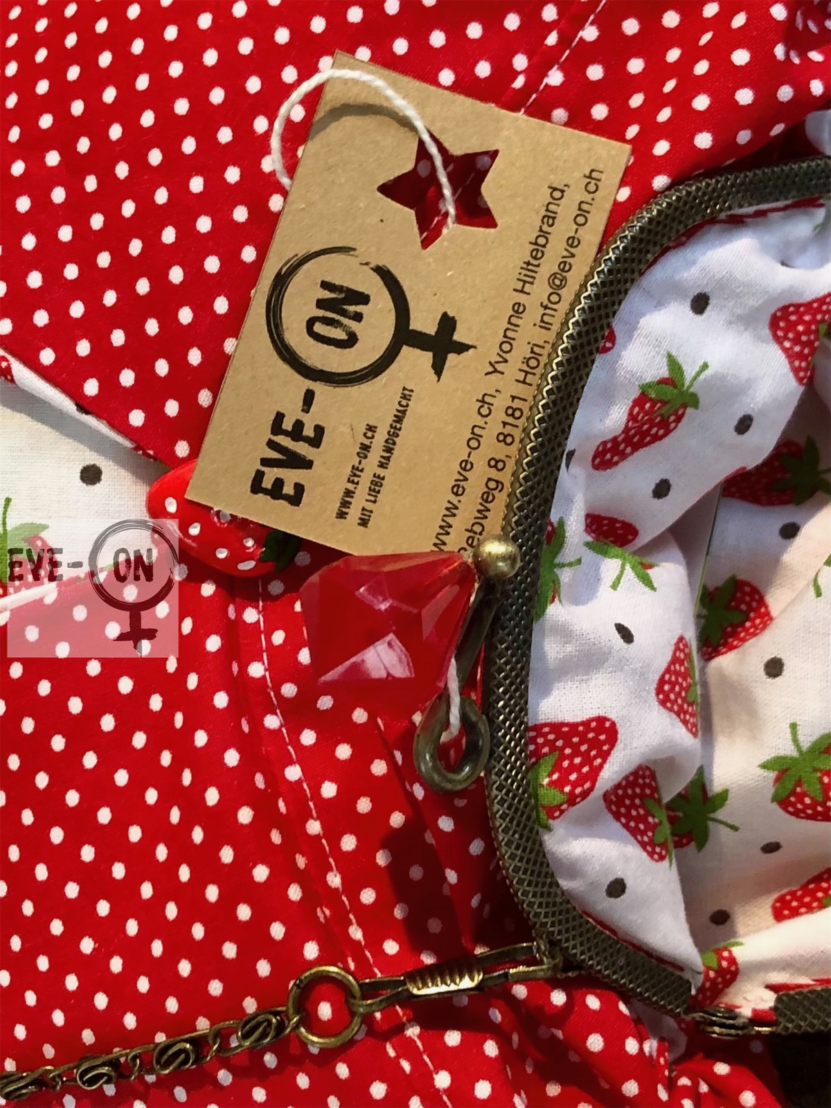 3005 Erdbeeren Tüpfli gross, CHF 55.00 und 3018 Erdbeeren CHF 35.00