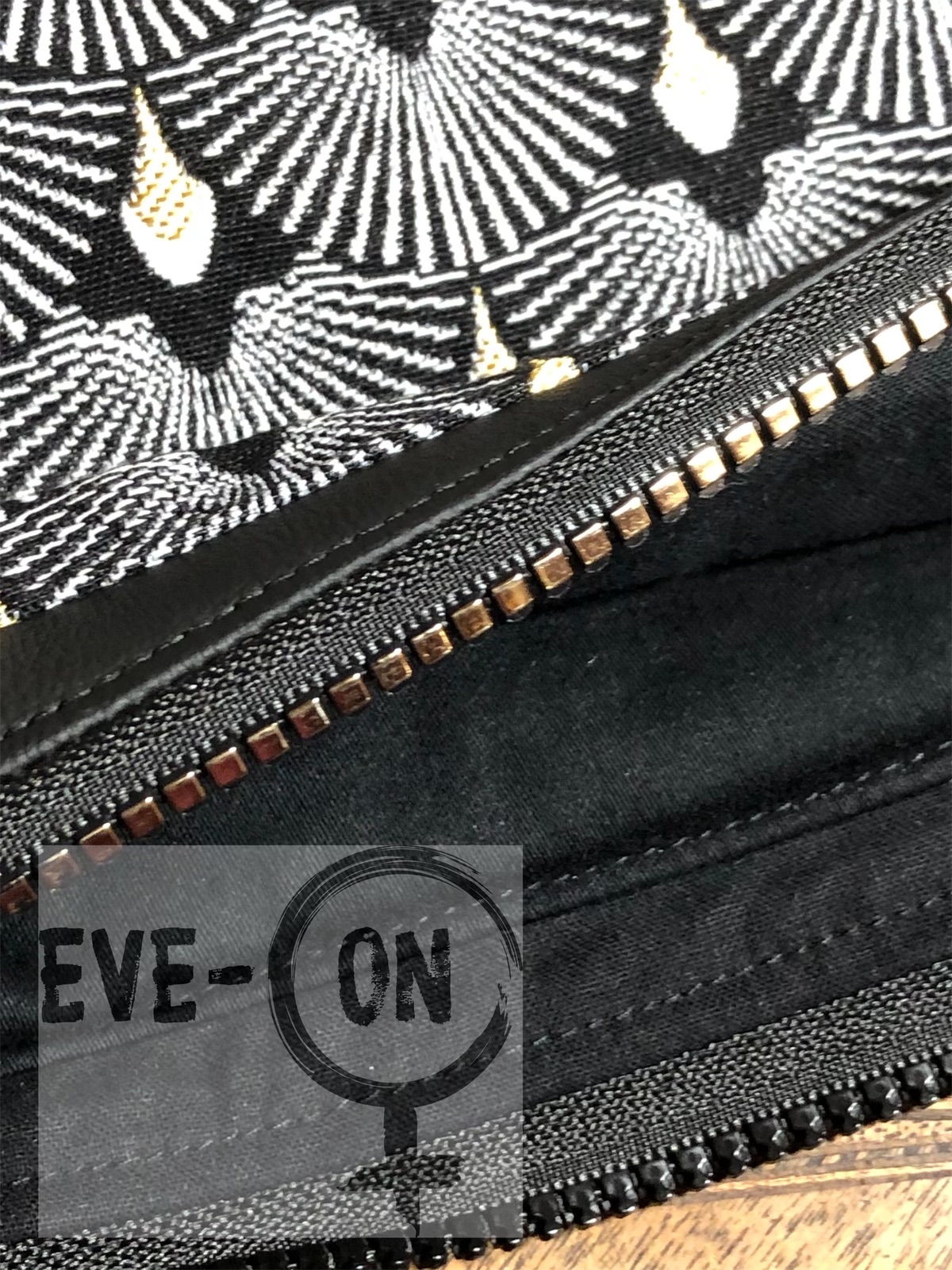 5034 Fächer schwarz gold, Boden Kunstleder CHF 85.00