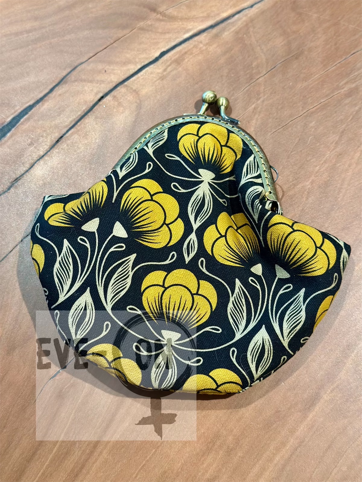 3212 Blumen senf schwarz CHF 37.50