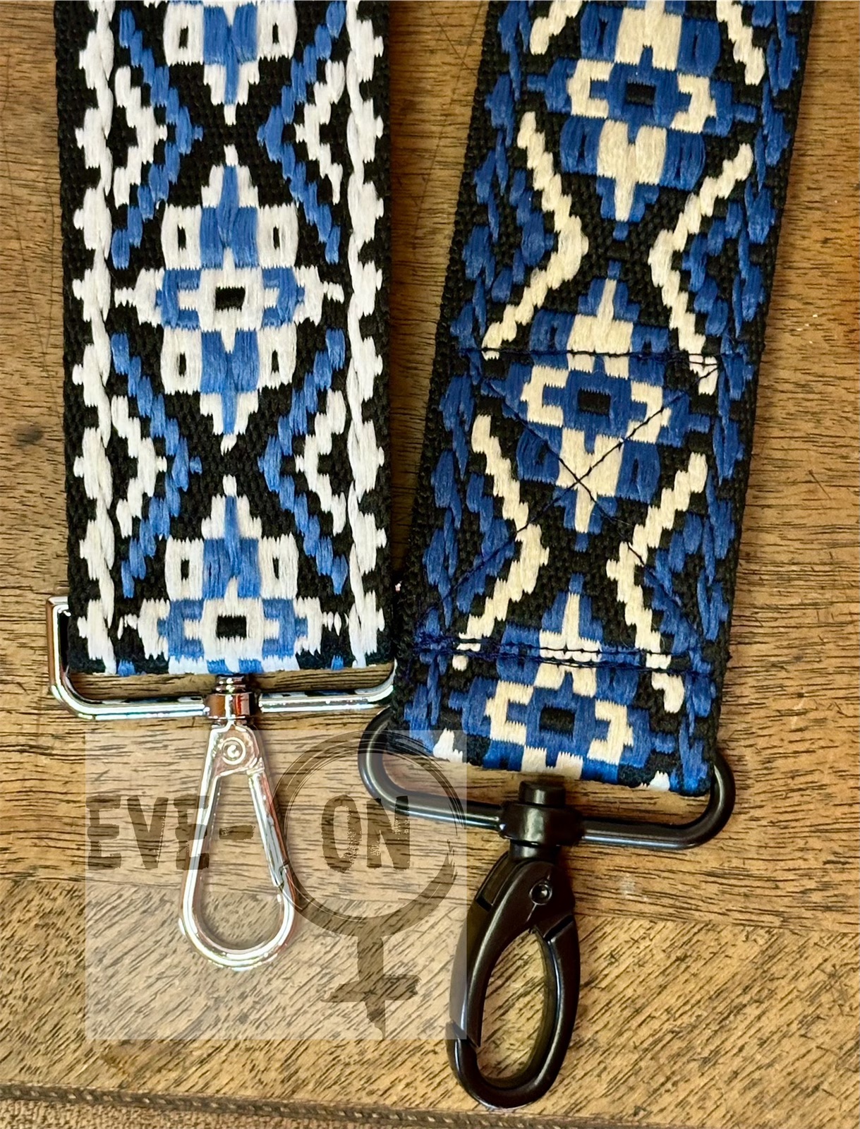 v.l.n.r. alle 50cm, blau schwarz mit Beschläge in silber, schwarz blau mit Beschläge in schwarz