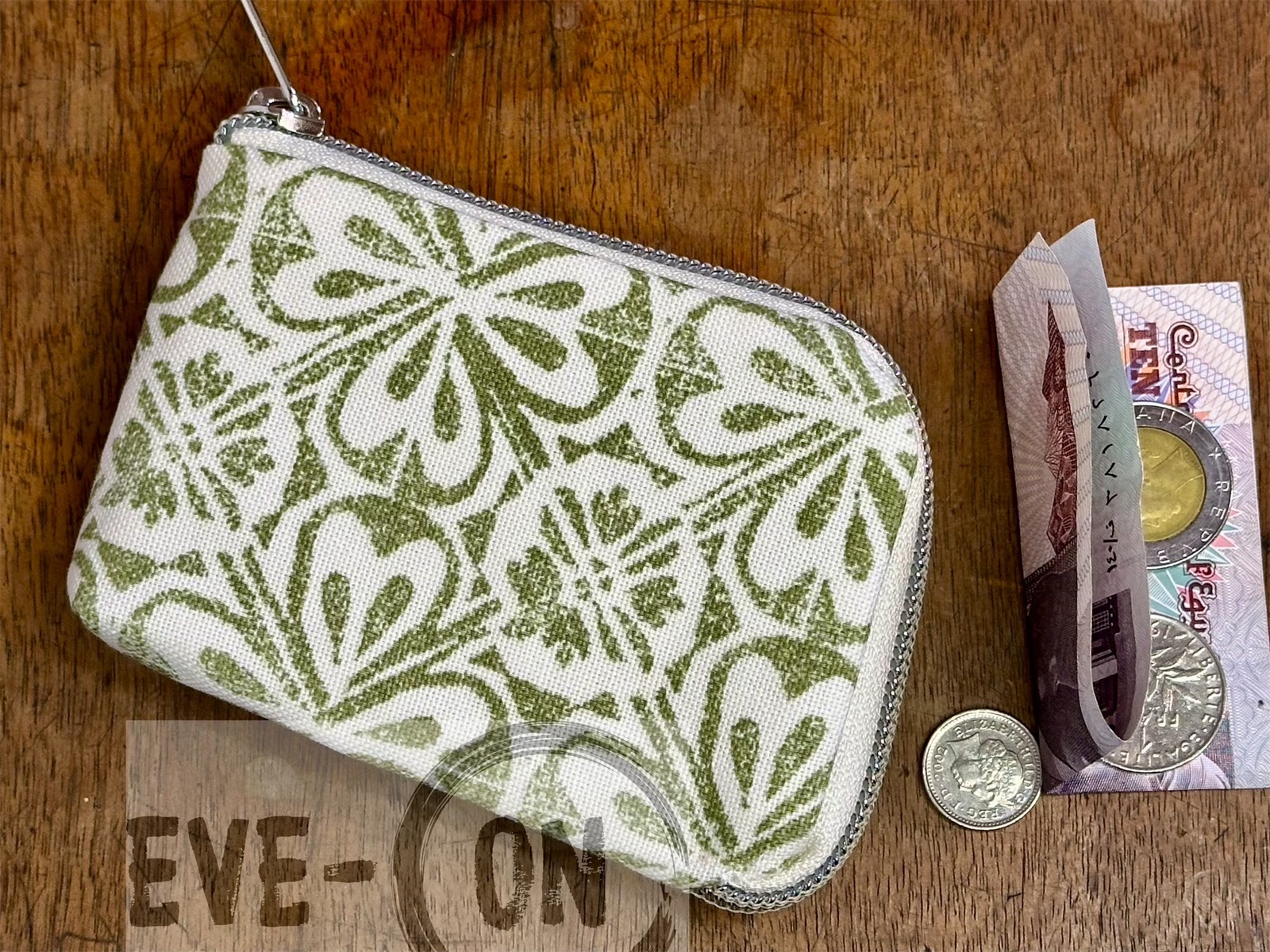 10124 Ornamente oliv auf beige