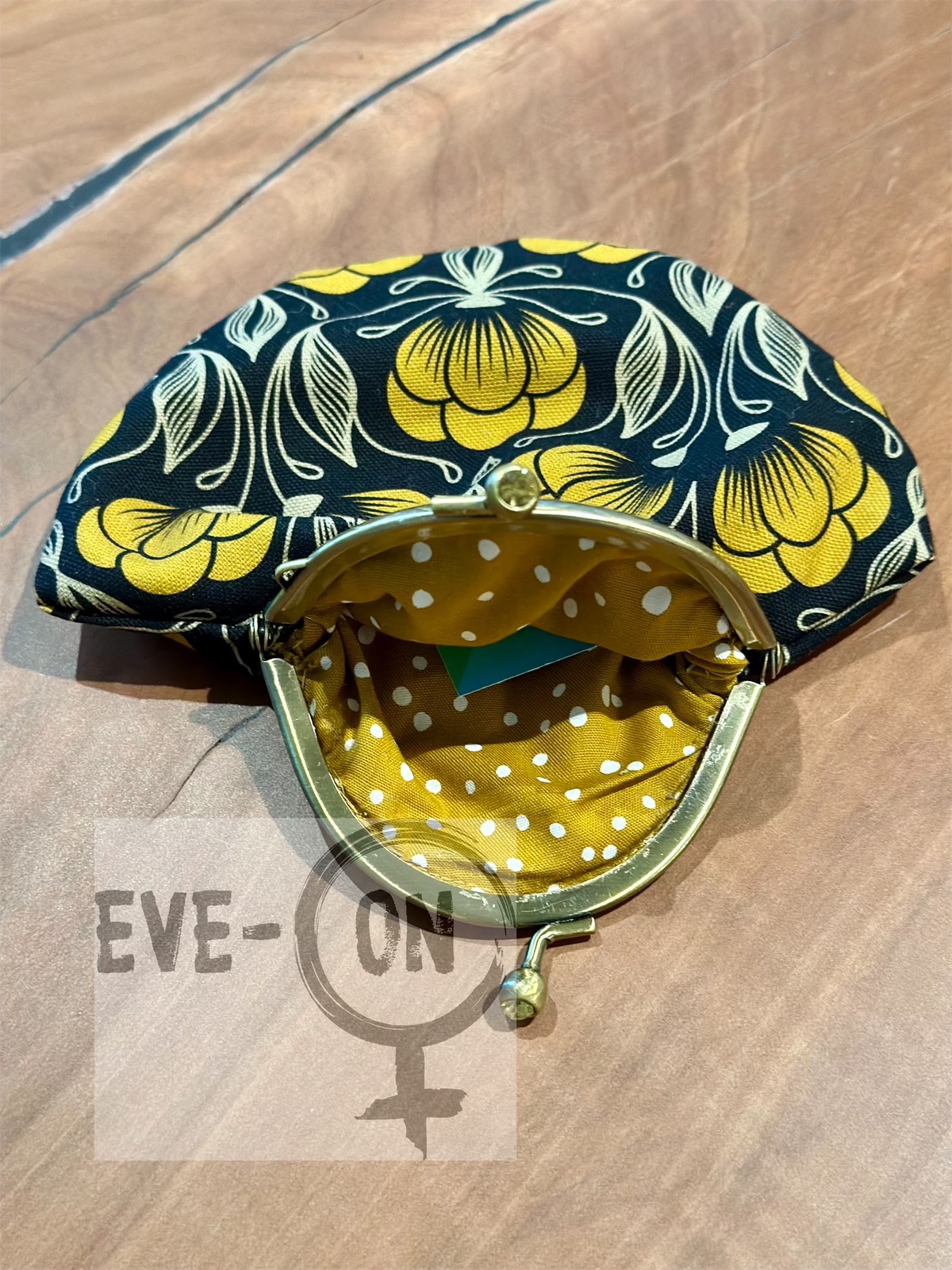 3212 Blumen senf schwarz CHF 37.50