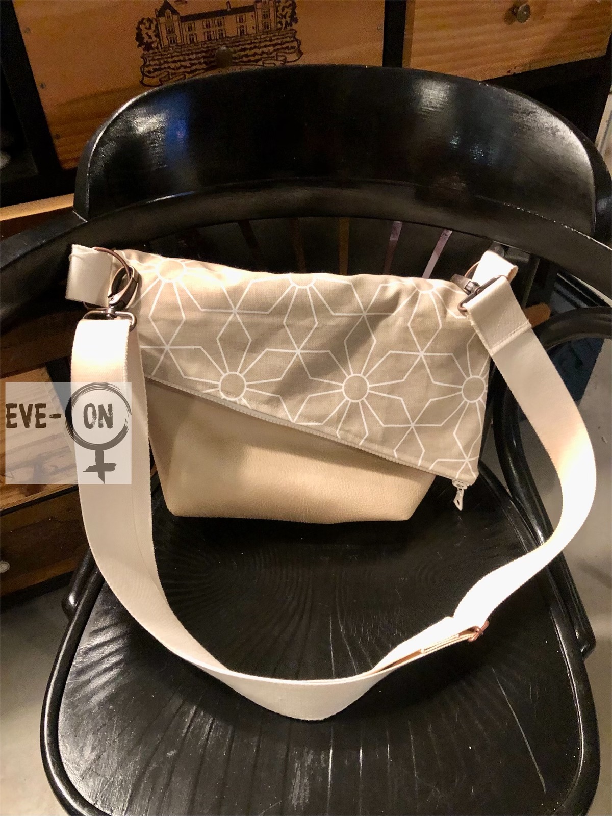 5024 Geometrisch beige, Boden rezikliertes Kunstleder CHF 75.00