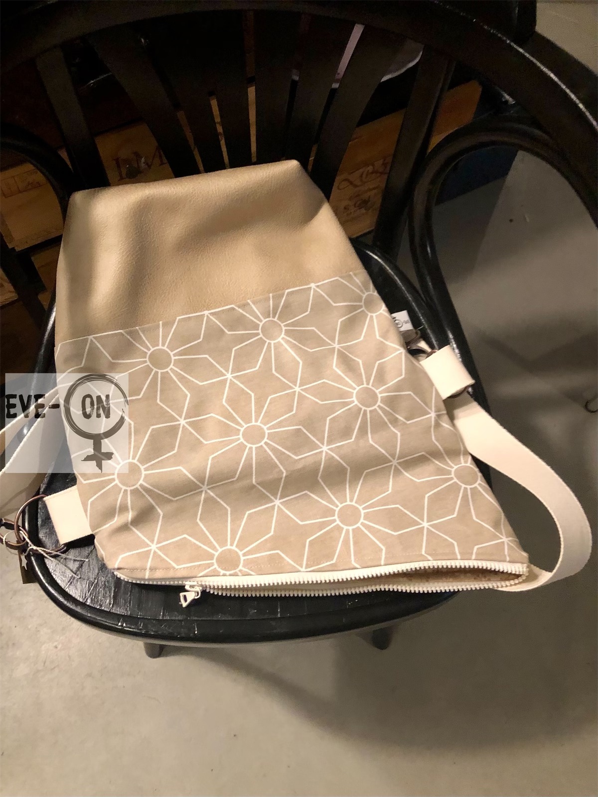 5024 Geometrisch beige, Boden rezikliertes Kunstleder CHF 75.00
