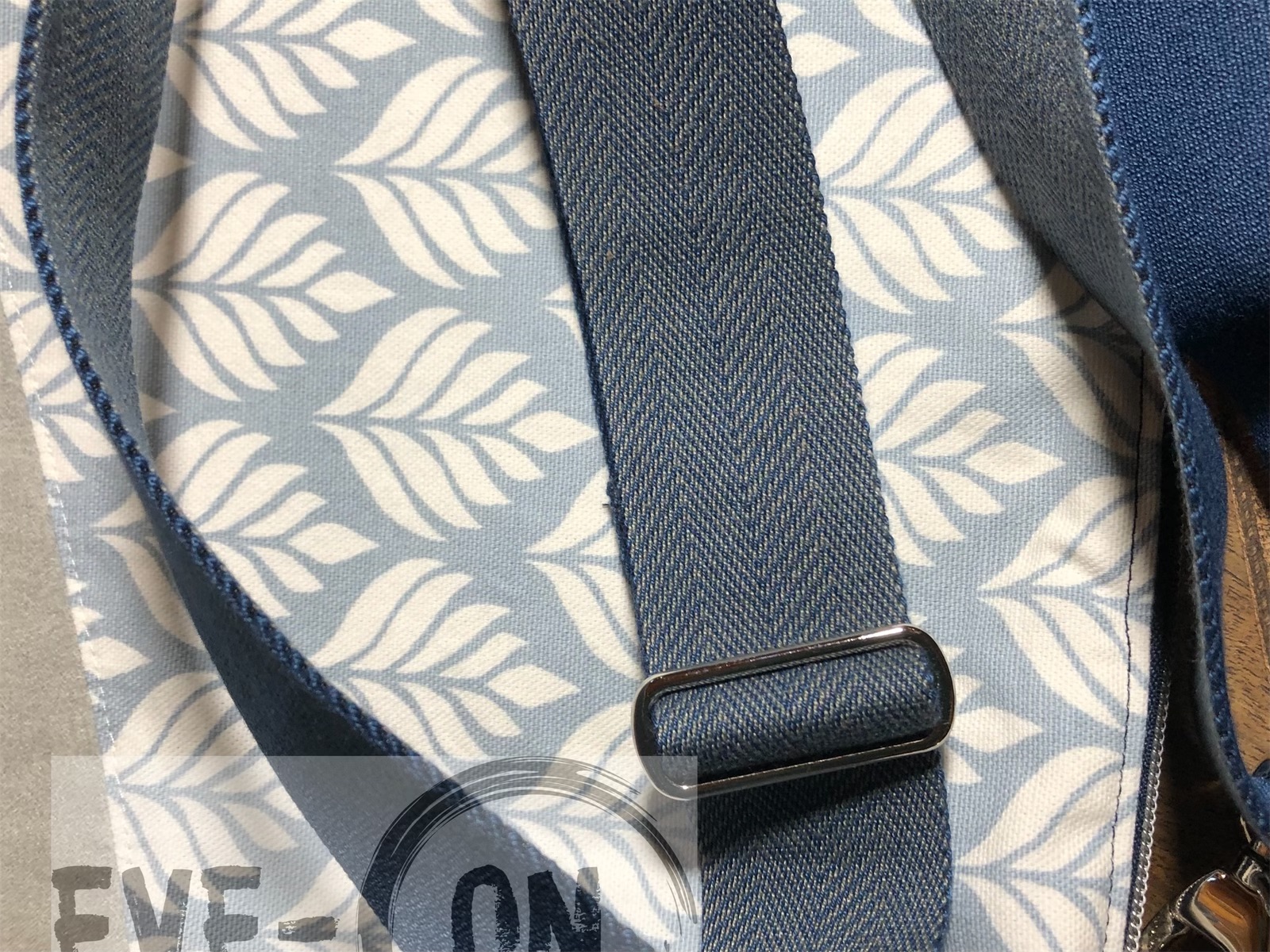 5030 Boden Kunstleder, Blätter blau CHF 85.00