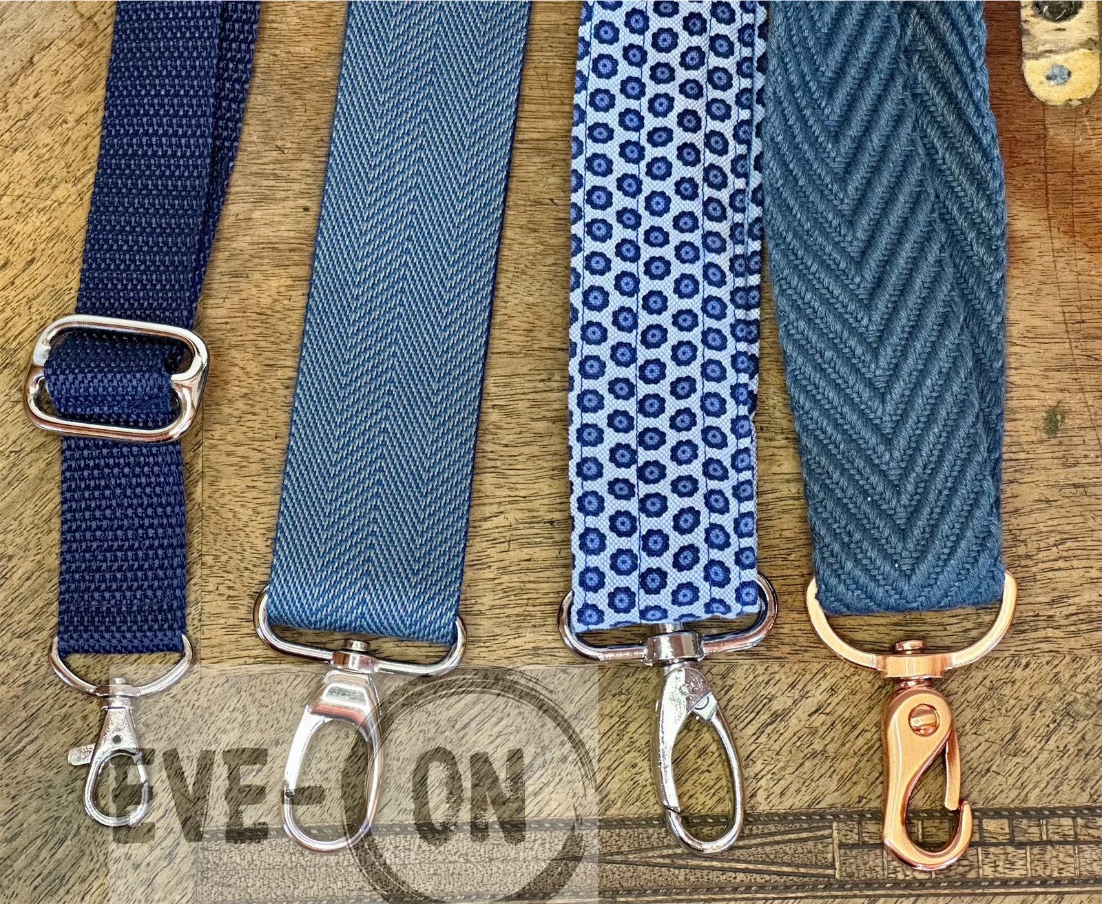 v.l.n.r. dunkelblau 25cm, Fischgrät Jeansblau 40cm, Jeans blumen 30cm, Jeansblaugrau Zickzack 40cm