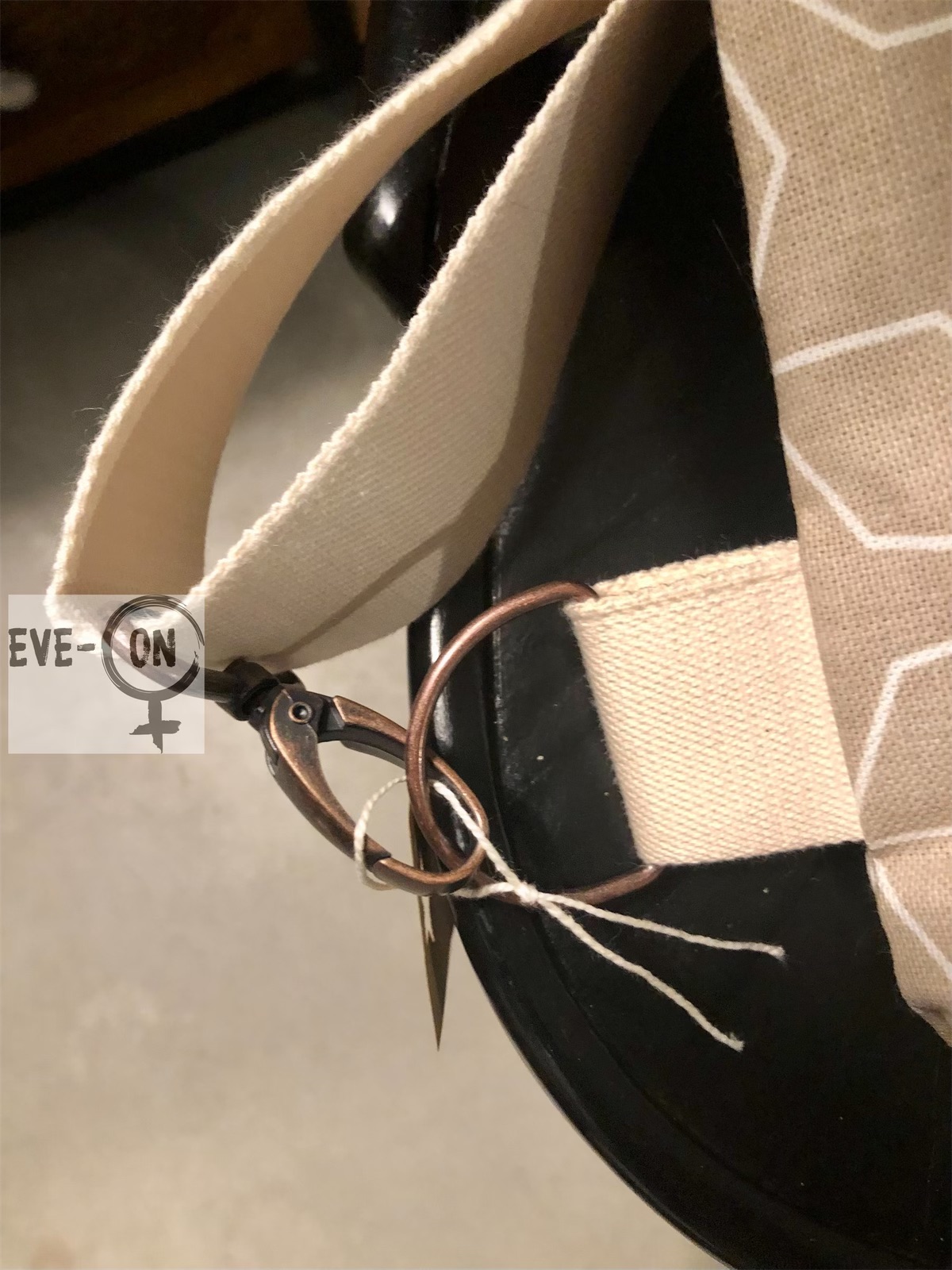 5024 Geometrisch beige, Boden rezikliertes Kunstleder CHF 75.00