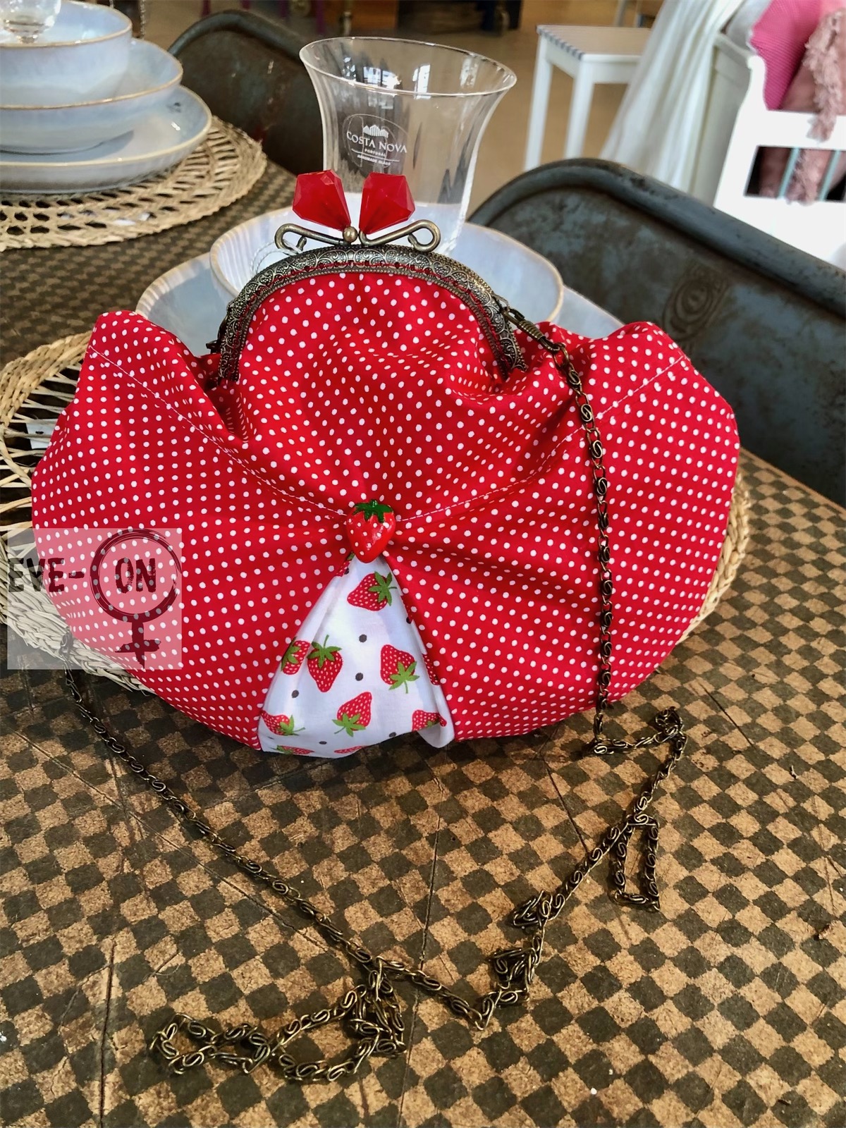 3005 Erdbeeren Tüpfli gross, CHF 55.00