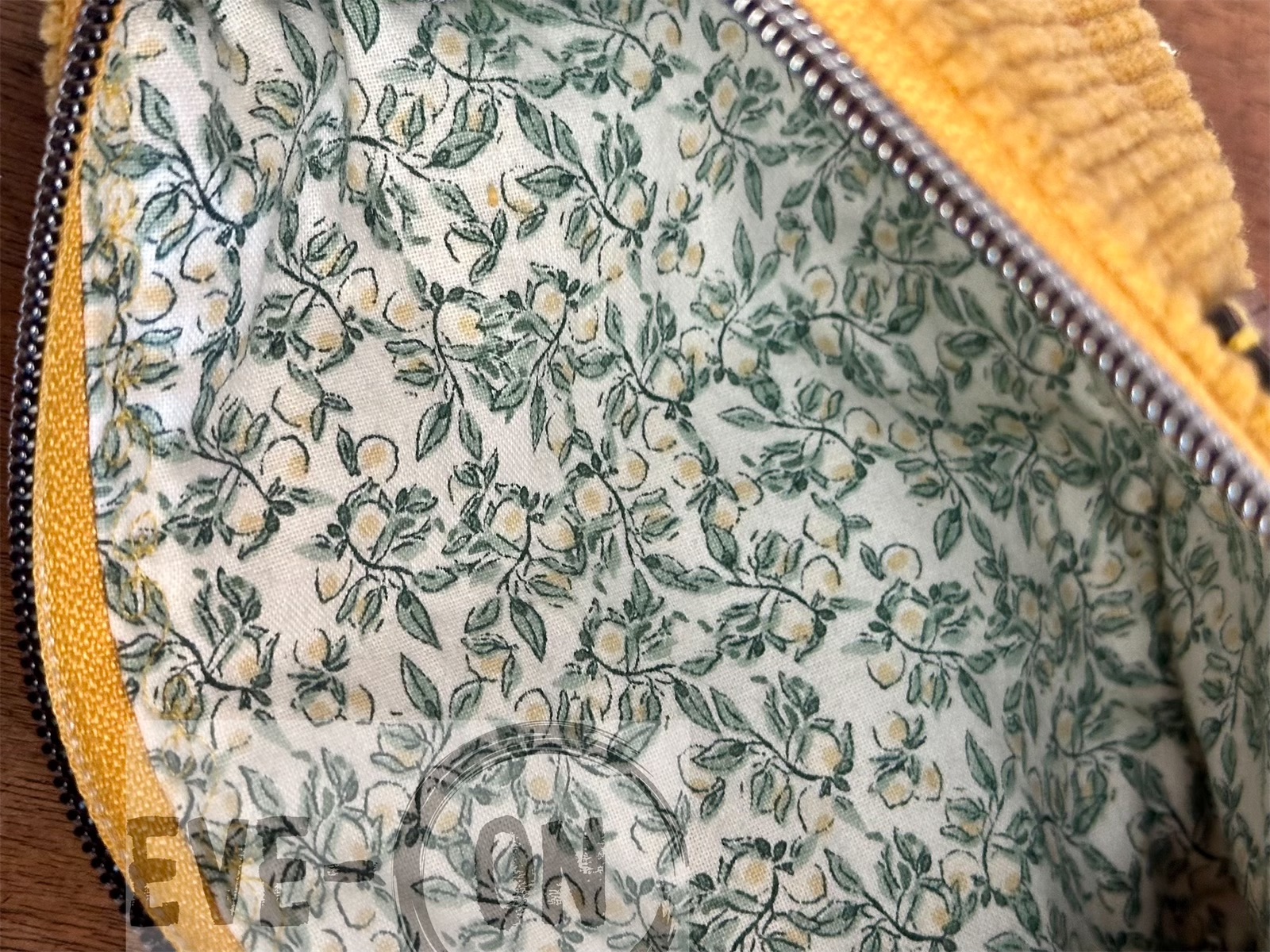 4098 Cord senfgelb, Futter Baumwolle "chose to be happy CHF 35.00