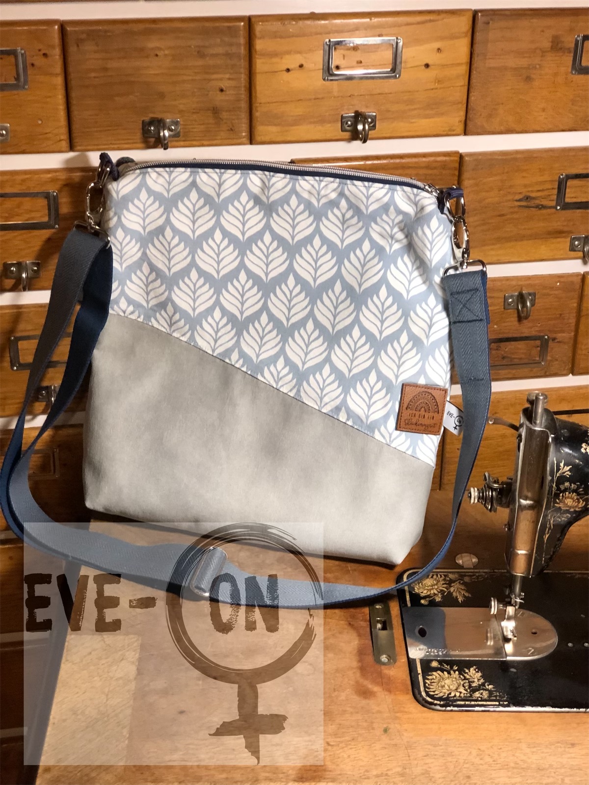 5030 Boden Kunstleder, Blätter blau CHF 85.00