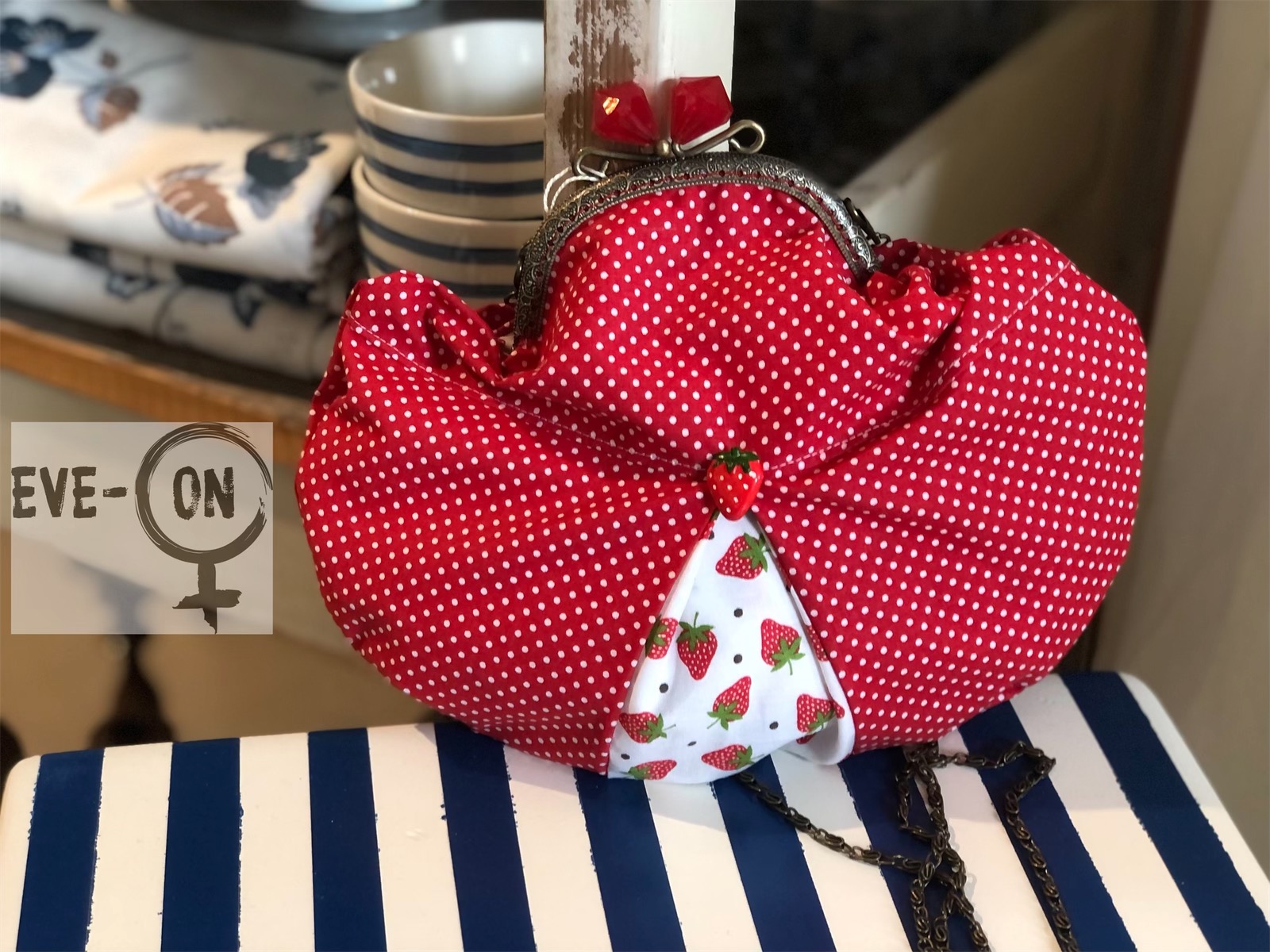 3005 Erdbeeren Tüpfli gross, CHF 55.00