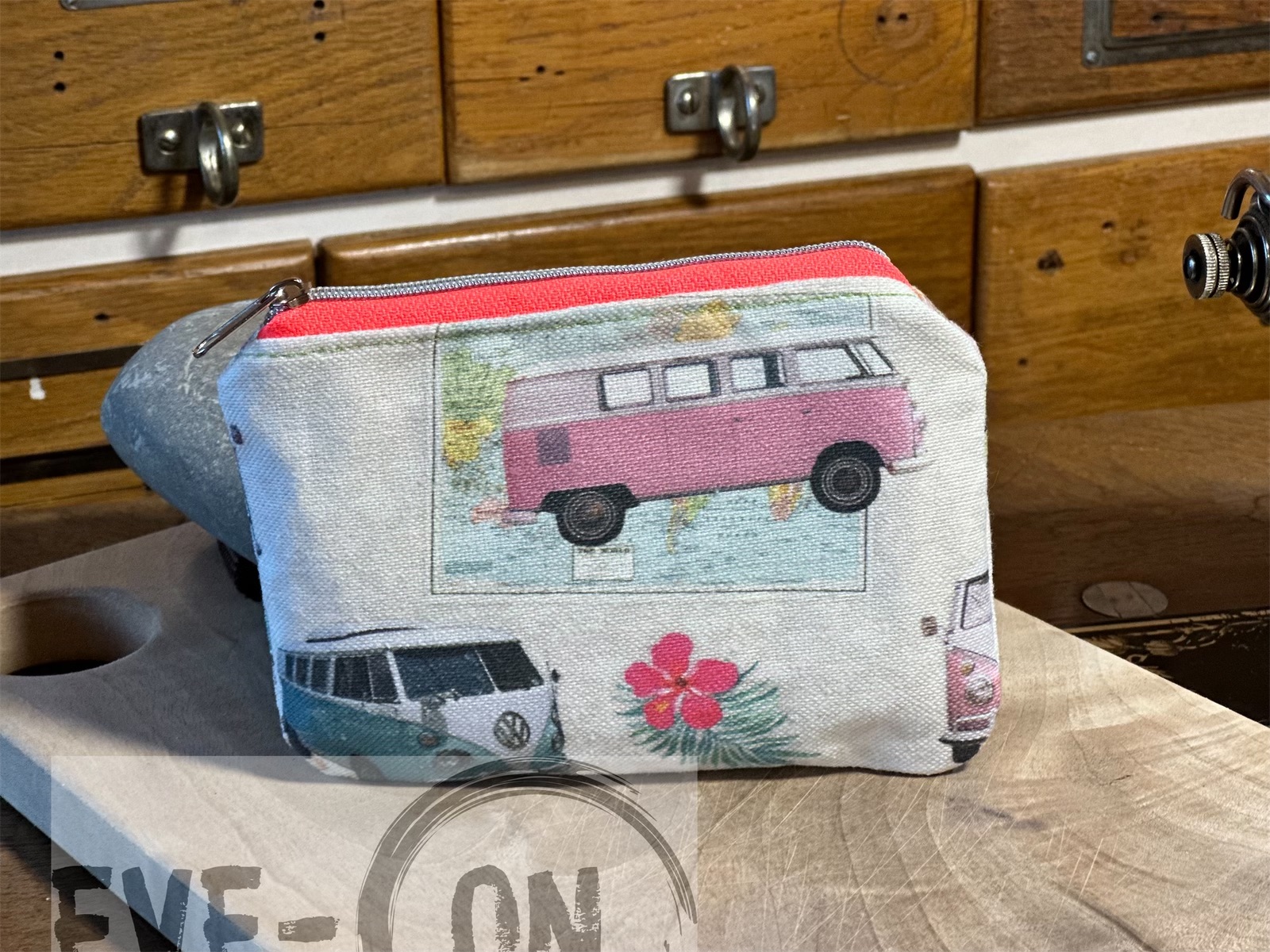 4046 Hippiebus