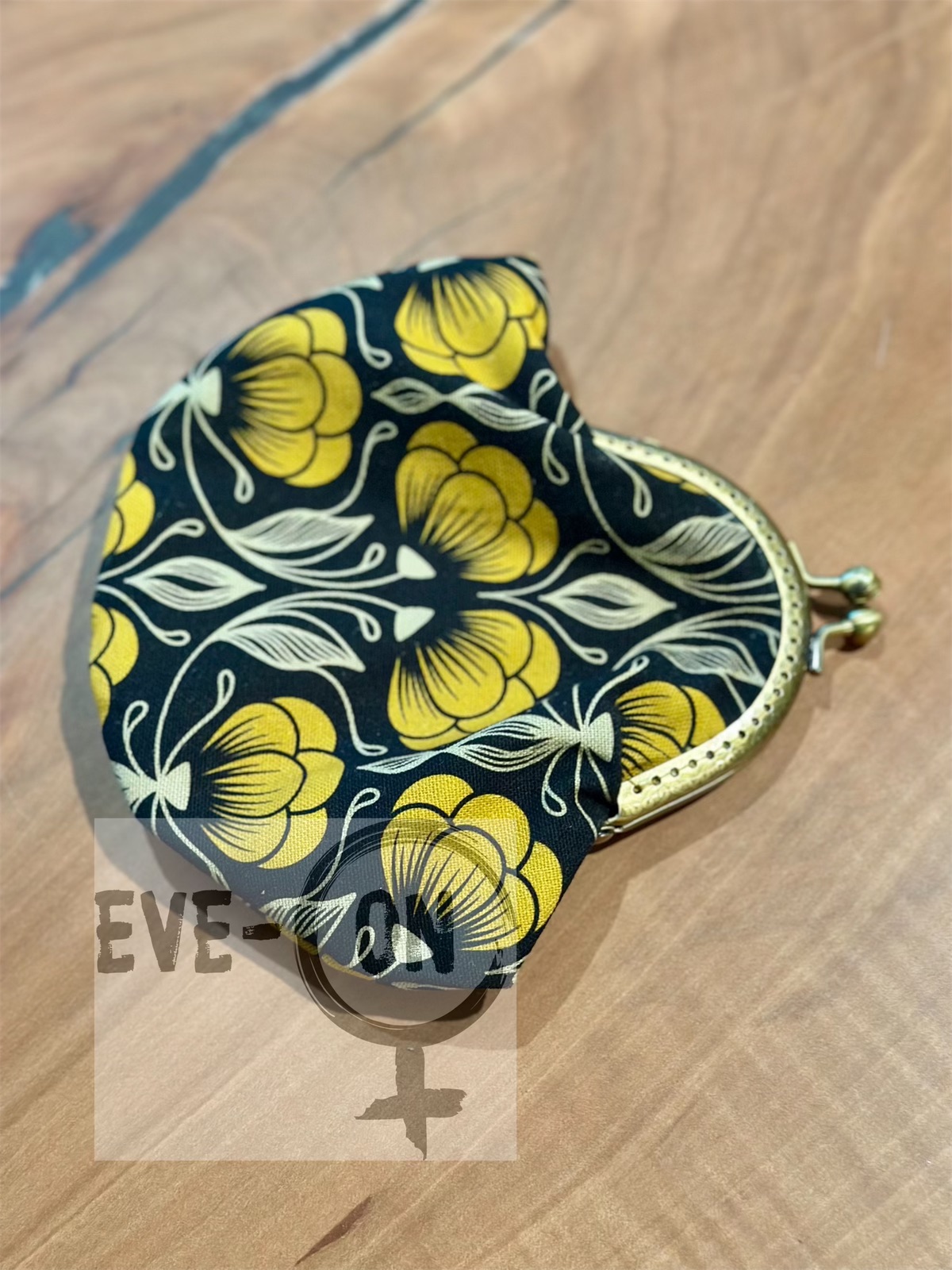 3212 Blumen senf schwarz CHF 37.50