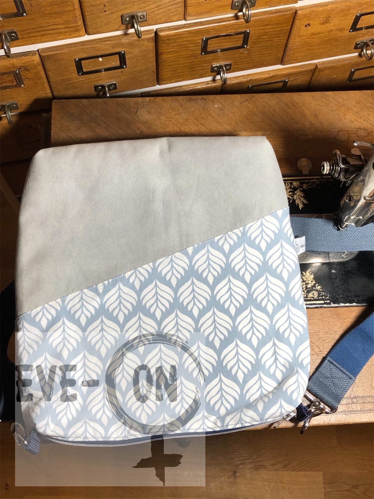 5030 Boden Kunstleder, Blätter blau CHF 85.00