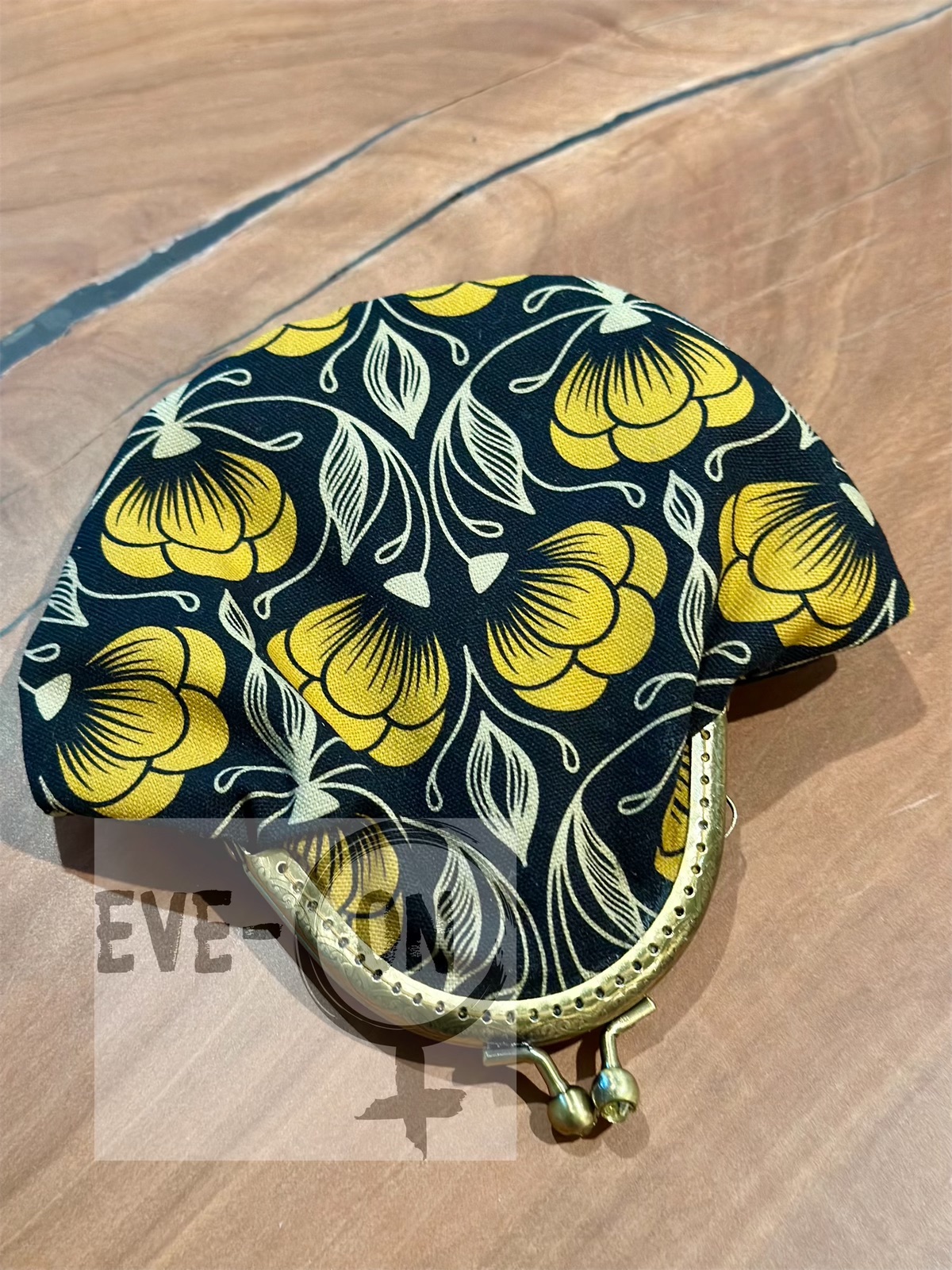 3212 Blumen senf schwarz CHF 37.50