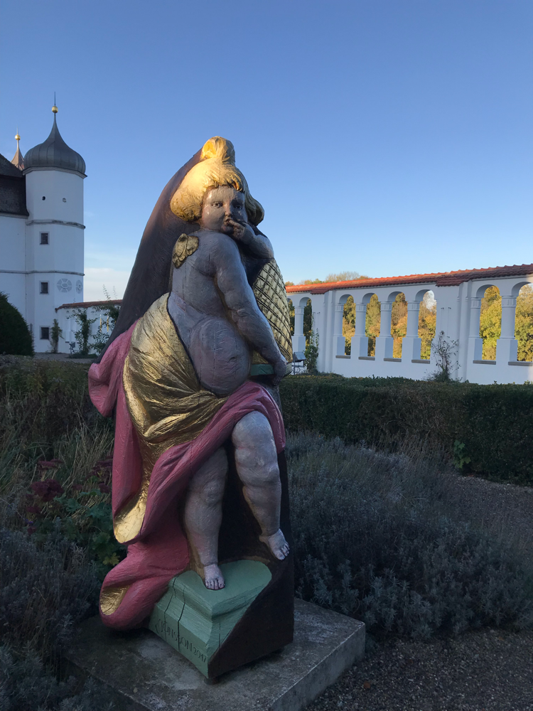 Frisch restauriert im Abendlicht auf Schloss Vöhlin Illertissen