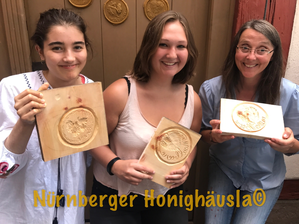 Lebkuchenschnitzen im Nürnberger Honighäusla