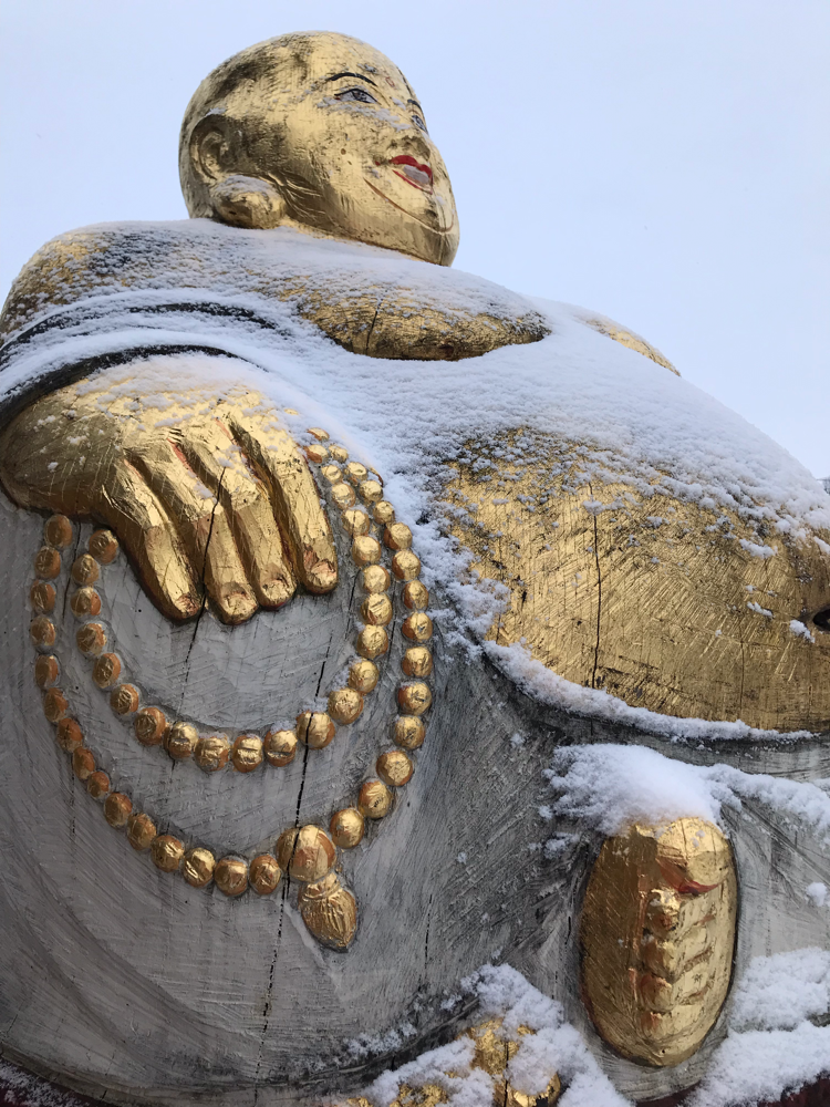 Schnee Buddha für Bienen