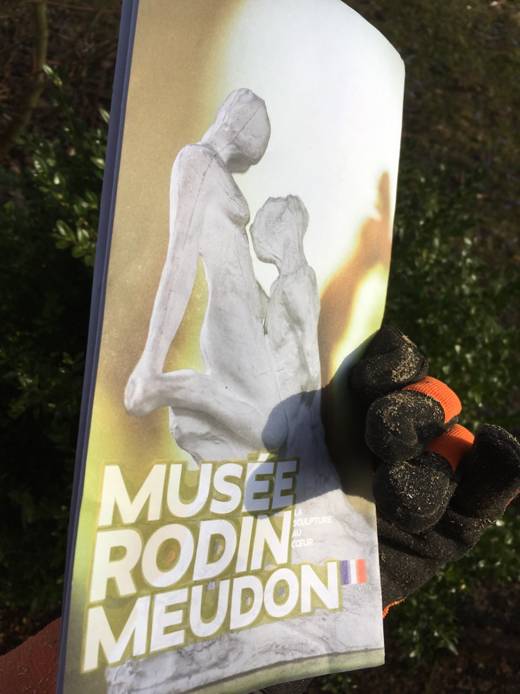 Rückseite: Folder des Musée Rodin, "La sculpture au cœur"