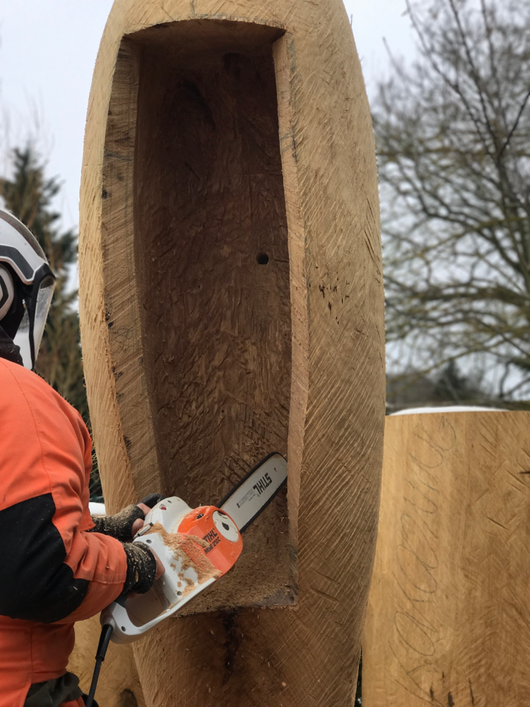Beute Baum und Biene, bei der Arbeit