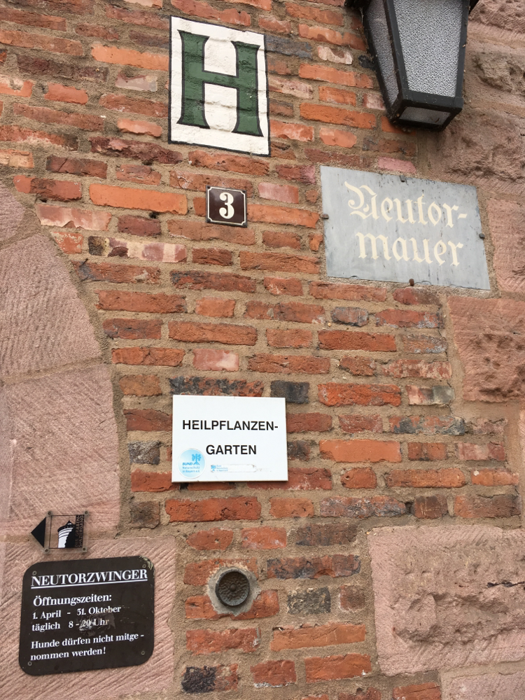 Hier steht der Zeidler für Bienen , Neutormauer 3, 90403 Nürnberg