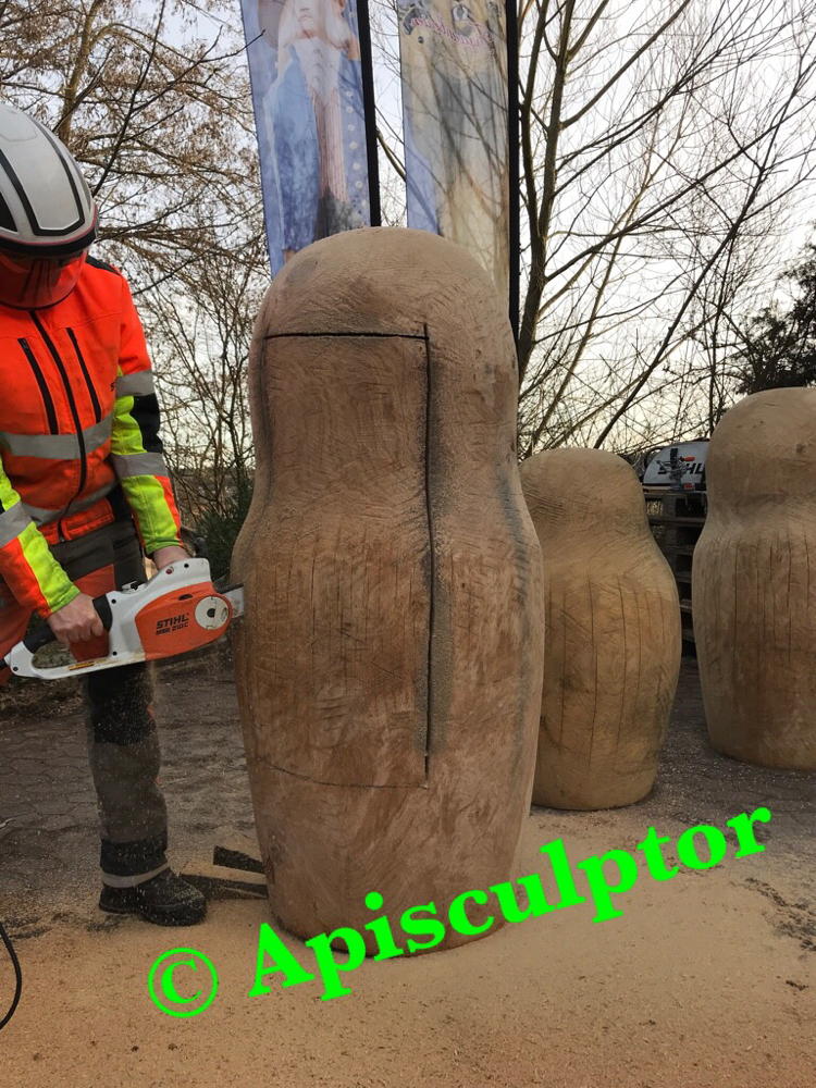 Bienenbaum wird ausgehöhlt